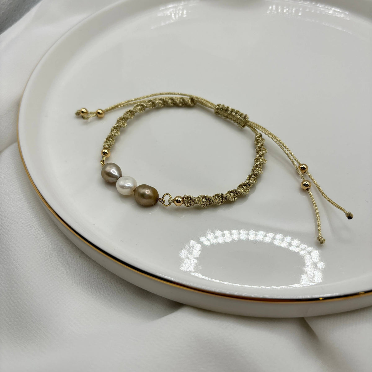 Armband River